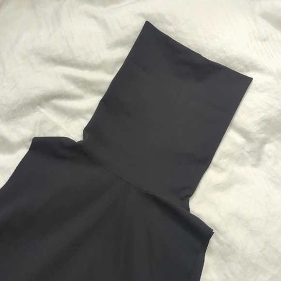 OAK + FORT Black Turtleneck Sleeveless Crop Top Size S - Picture 10 of 10